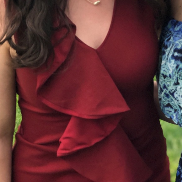 Fitted red midi-dress - Picture 4 of 5